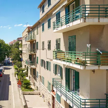 Elegantan * 斯普利特